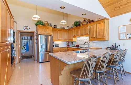 Truckee Cabina | Bear Lodge at Northstar, una casa construida a medida en una ruta de transporte con juegos y vistas increíbles