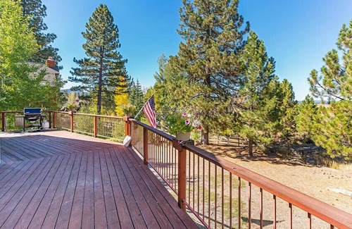 Truckee Cabina | Bear Lodge at Northstar, una casa construida a medida en una ruta de transporte con juegos y vistas increíbles