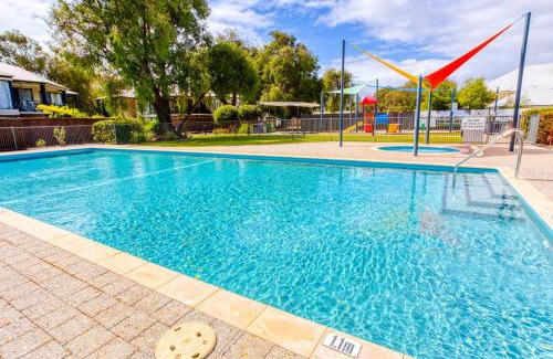 Broadwater Casa | Escape to 57 at Cape View Resort