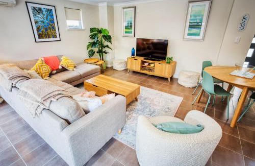 Broadwater Casa | Escape to 57 at Cape View Resort