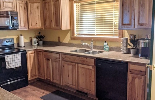 Heber Cabina | Escape to a Cozy Cabin in the Breathtaking White Mountains: Unwind and Reconnect