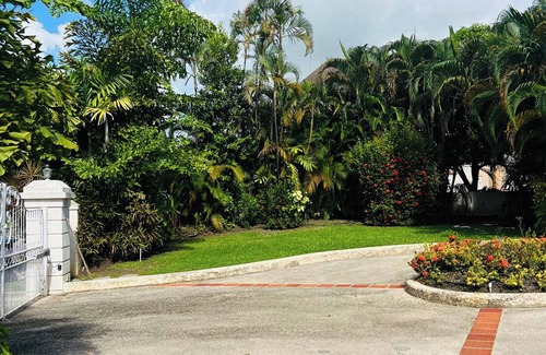 Paynes Bay Villa | Escape to a Delightful Spacious Family Villa Near Holetown