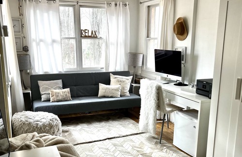 Canton Casa | Escape to a modern rustic retreat in the heart of nature!