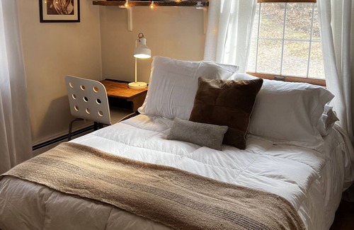 Canton Casa | Escape to a modern rustic retreat in the heart of nature!