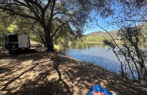 Jamul Alquiler De RV | Escape to a peaceful lakeside retreat with fishing, kayaking, and camping!