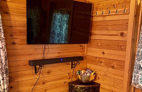 Brooklyn Cabina | Escape to a quiet cabin in the woods