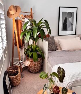 Parkdale Casa | Escape to a Stylish Retreat House in Parkdale