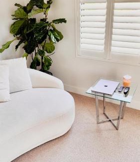 Parkdale Casa | Escape to a Stylish Retreat House in Parkdale