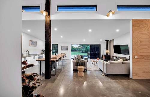 Bells Beach Casa | Escape to a unique house located in the world-renowned surf spot of Bells Beach!
