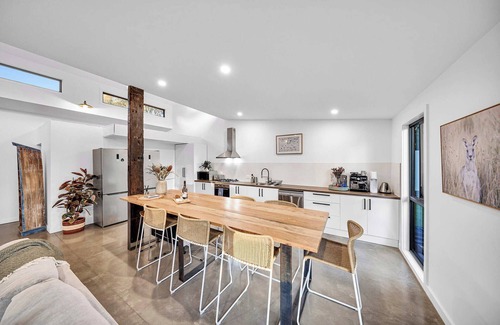 Bells Beach Casa | Escape to a unique house located in the world-renowned surf spot of Bells Beach!