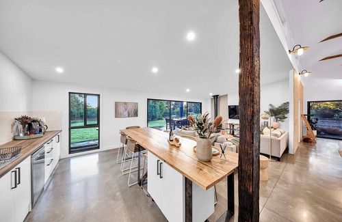Bells Beach Casa | Escape to a unique house located in the world-renowned surf spot of Bells Beach!
