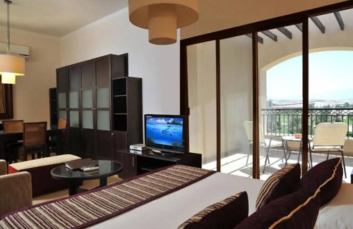 Makadi Bay Complejo | Escape to Comfort | Poolside Peace, Spa Moments & Sea Breezes
