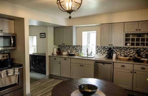 Zionhill Casa | Escape to Center Valley's 3-bedroom vacation home, 13 min to Dorney Park