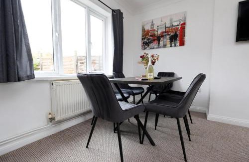 Severn Beach Apartamento | Escape to Comfort 3BR