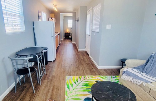 Lockhart Casa | Escape to Comfort & Charm for 4 in Texas’ BBQ Hub!