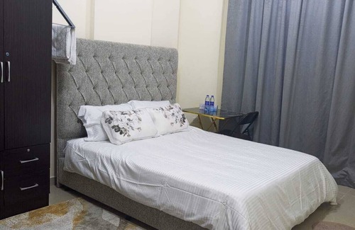 Mussafah Apartamento | Escape to comfortn 2-bedroom apartment with WiFi, AC in fabulous Abu Dhabi