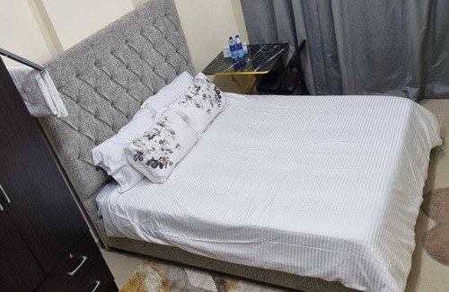 Mussafah Apartamento | Escape to comfortn 2-bedroom apartment with WiFi, AC in fabulous Abu Dhabi