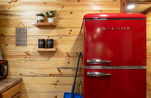 Mena Cabina | Escape to cozy 2-bedroom cabin near Ouachita Forest 4 min drive away