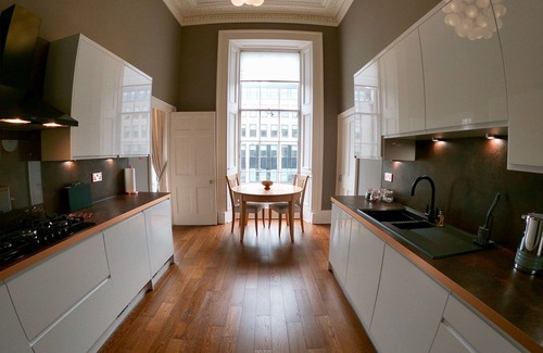 New Town Apartamento | Escape To Edinburgh @ Albyn Place