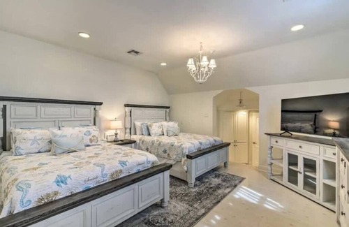 Spanish Grant Casa | Escape to Family Adventure at Paradise Cove!