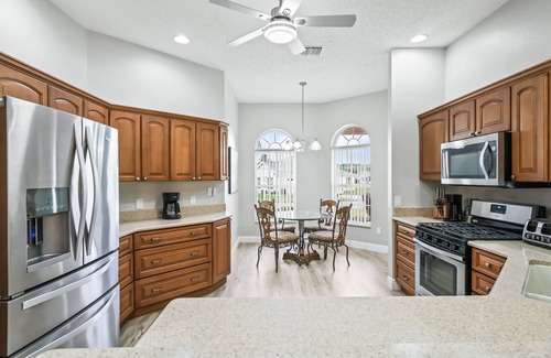 Lady Lake Casa | Escape to Luxury: Designer Pool Home in Valle Verde!