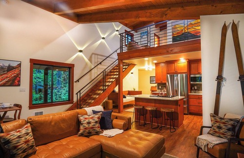 Warnick Casa | Escape to Luxury in the Woods: Hot Tub, EV Charger, & Fireplace!