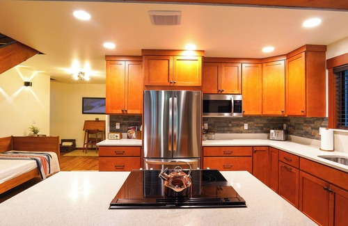 Warnick Casa | Escape to Luxury in the Woods: Hot Tub, EV Charger, & Fireplace!