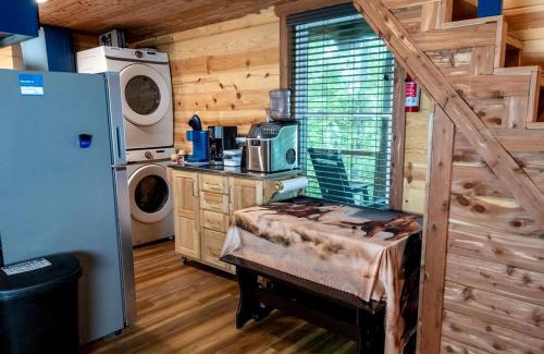 Marshall Casa | Escape to Marshall, Arkansas, in this Cozy Cabin for Four