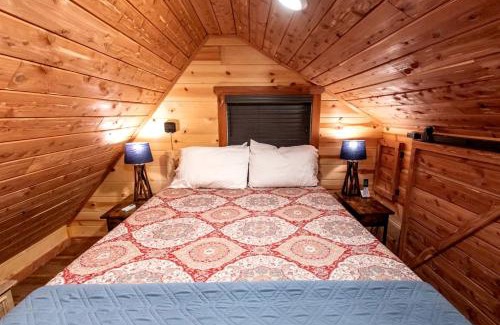Marshall Casa | Escape to Marshall, Arkansas, in this Cozy Cabin for Four