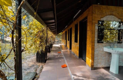 Kampung Ulu Dong Chalet De Esquí | Escape to Nature Cozy Terrace Room by the River