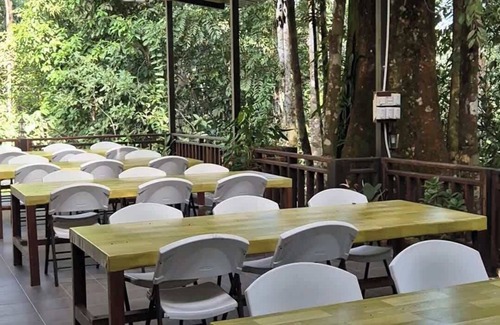 Kampung Ulu Dong Chalet De Esquí | Escape to Nature Cozy Terrace Room by the River