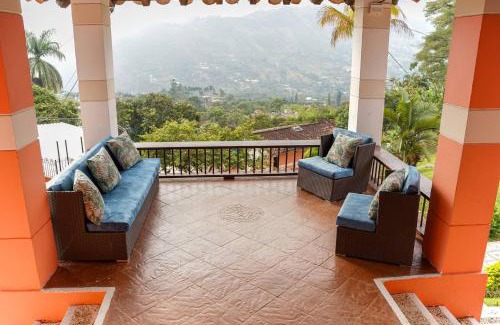 Copacabana Casa | Escape to Nature in Copacabanas Hidden Gem