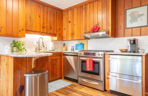 Chapel Hill Casa | ¡Escápelo todo! Retiro privado con estanques y senderos
