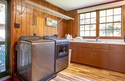 Chapel Hill Casa | ¡Escápelo todo! Retiro privado con estanques y senderos