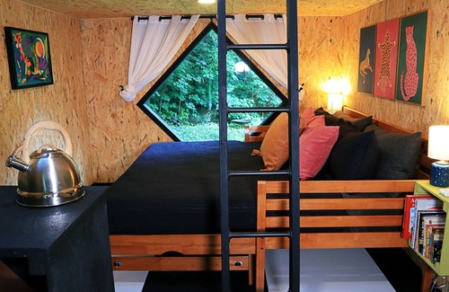 Barnardsville Cabina | Escape to Nature: Family-Friendly Blue Ridge Mountains Creekside Cabin