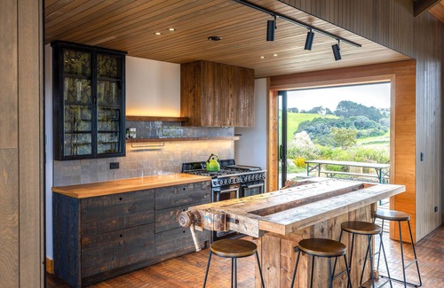 Onetangi Cabina | Escape to Obsidian Villa, situated between Obsidian and Casita Miro vineyards.