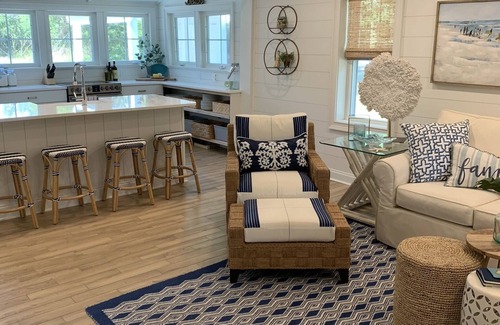 Kelleys Island Cabaña | Escape to our Kelleys Island cottage: where comfort meets tranquility.