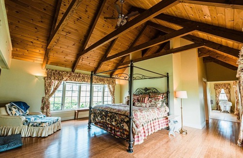 Kingfield Casa | Escape to our Mountain Haven: A Cozy Farmhouse Retreat in the Heart of Western Maine's Mountains