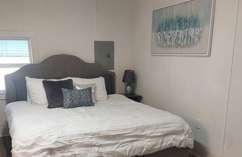 Duncan Casa | Escape to our newly renovated guest house in Duncan, SC! Enjoy a serene location