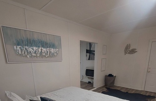 Duncan Casa | Escape to our newly renovated guest house in Duncan, SC! Enjoy a serene location