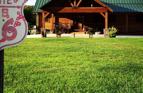 Franklin Cabina | Escape to Paradise at this amazingl log home, rural setting. on a 37 acre farm