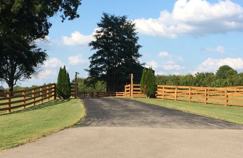 Franklin Cabina | Escape to Paradise at this amazingl log home, rural setting. on a 37 acre farm