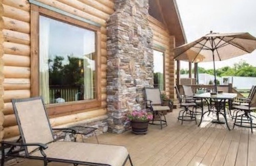 Franklin Cabina | Escape to Paradise at this amazingl log home, rural setting. on a 37 acre farm