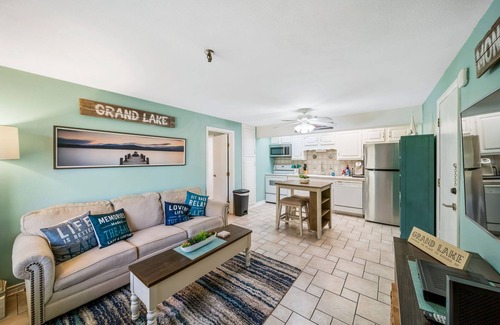 Afton Condominio | Escape to Paradise on Grand Lake- Monkey Island Condo w Pool!