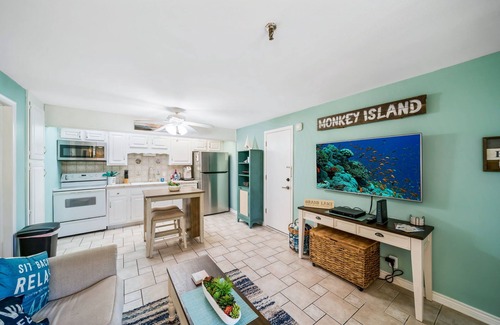 Afton Condominio | Escape to Paradise on Grand Lake- Monkey Island Condo w Pool!