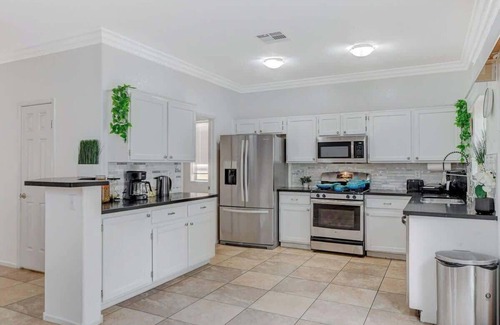 Las Vegas Casa | Escape to Paradise!~Private Retreat+Games Night!