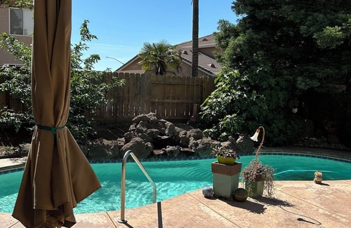 Tracy Casa | Escape to paradise with this luxurious 16+ Guest pool retreat!