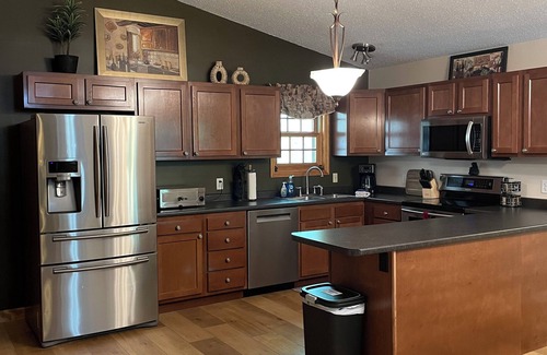 Tomahawk Cabina | Escape to Paradise: Your dream vacation awaits in our stunning lakefront rental!
