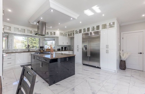 Fleetwood Casa | Escape to paradise: Your dream vacation awaits at our stunning Vrbo Property!