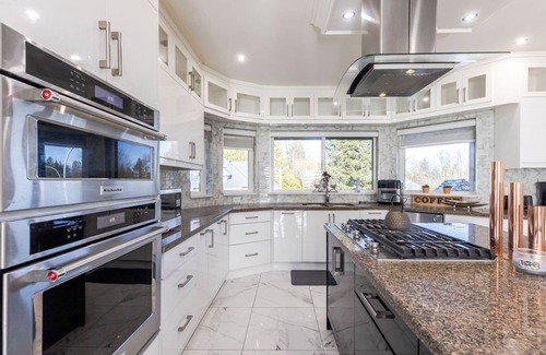 Fleetwood Casa | Escape to paradise: Your dream vacation awaits at our stunning Vrbo Property!